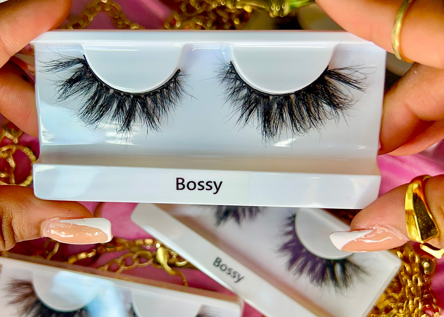 Bossy lashes